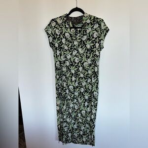 Asian style print dress , has side slits size medium